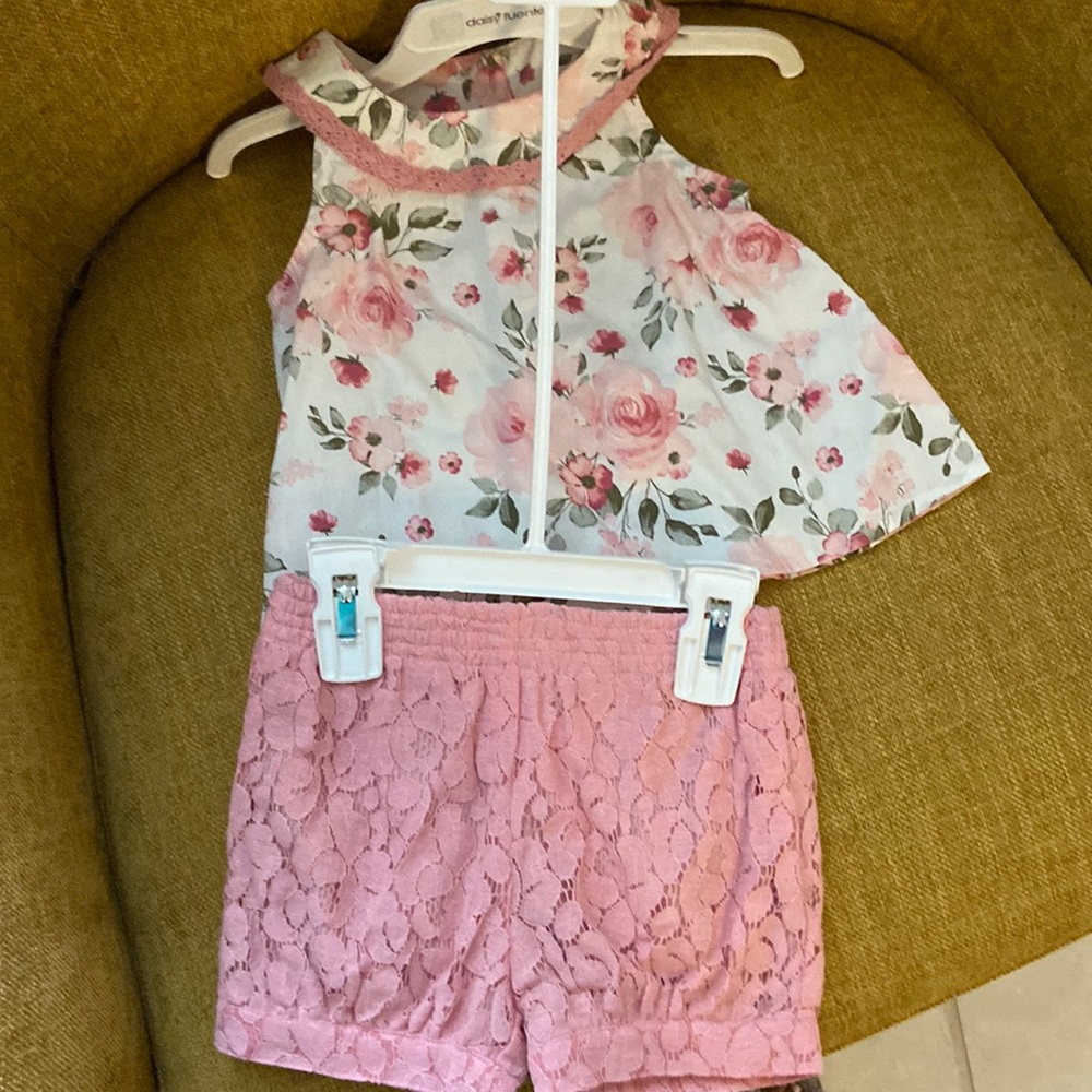 Daisy Fuentes size 24 months short set